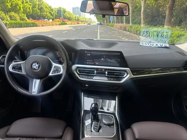 BMW 3 Series 2022 325Li M Спортивный костюм интерьер фото 8 BMW 3 Series 2022 325Li M Спортивный костюм интерьер фото 8
