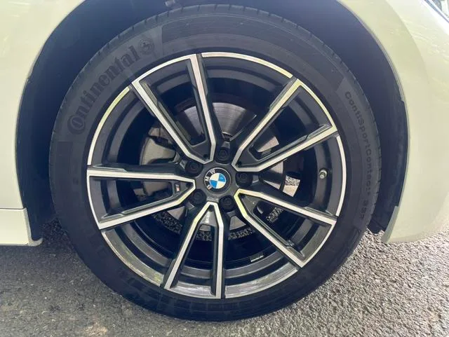 BMW 3 Series 2022 325Li M Спортивный костюм интерьер фото 11 BMW 3 Series 2022 325Li M Спортивный костюм интерьер фото 11