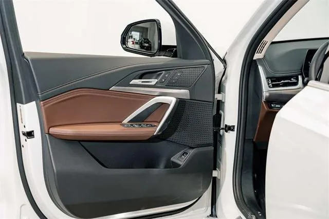 BMW X1 2023 sDrive25Li M Sports suit interior photo 15 BMW X1 2023 sDrive25Li M Sports suit interior photo 15