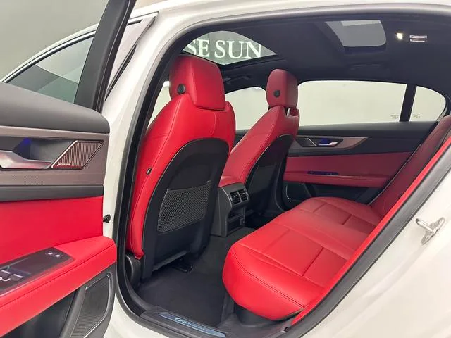 Jaguar XEL 2024 2.0T 250PS R-DYNAMIC S Enterprising Sports Edition interior photo 6 Jaguar XEL 2024 2.0T 250PS R-DYNAMIC S Enterprising Sports Edition interior photo 6