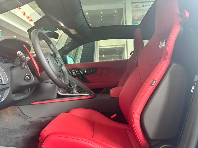 Jaguar F-TYPE 2024 P300 75 Anniversary Collection Hardtop Edition interior photo 11 Jaguar F-TYPE 2024 P300 75 Anniversary Collection Hardtop Edition interior photo 11