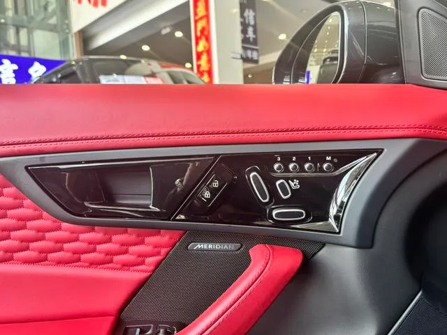 Jaguar F-TYPE 2024 P300 75 Anniversary Collection Hardtop Edition interior photo 13 Jaguar F-TYPE 2024 P300 75 Anniversary Collection Hardtop Edition interior photo 13