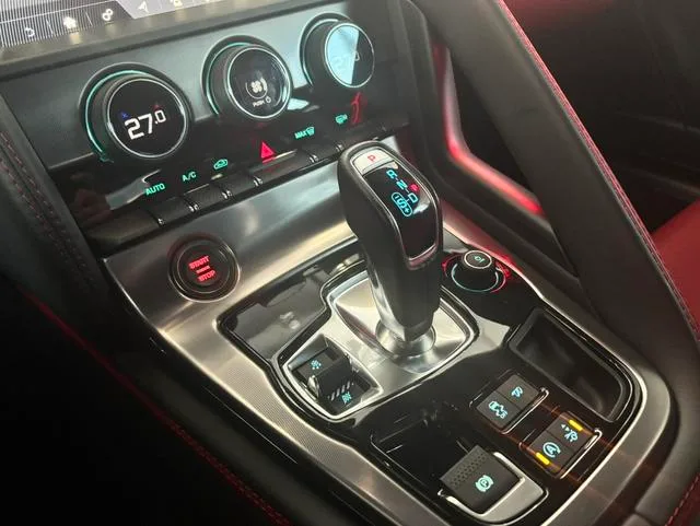 Jaguar F-TYPE 2024 P300 75 Anniversary Collection Hardtop Edition interior photo 16 Jaguar F-TYPE 2024 P300 75 Anniversary Collection Hardtop Edition interior photo 16