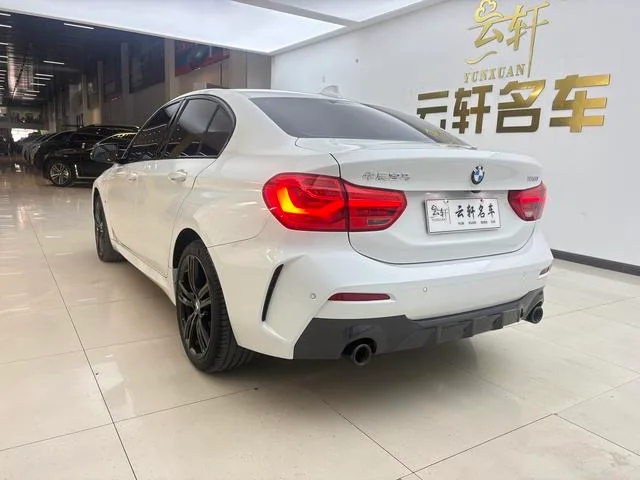 BMW 1 Series 2021 125i M Спортивные ночные издания интерьер фото 15