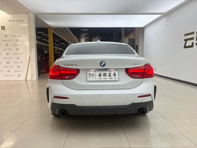 BMW 1 Series 2021 125i M Спортивные ночные издания интерьер фото 16