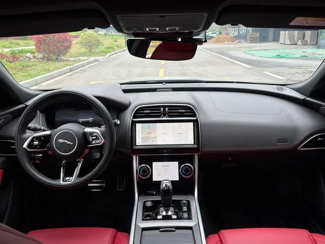 Jaguar XEL 2025 2.0T 250PS R-DYNAMIC 90 Anniversary Collector’s Edition interior photo 8 Jaguar XEL 2025 2.0T 250PS R-DYNAMIC 90 Anniversary Collector’s Edition interior photo 8