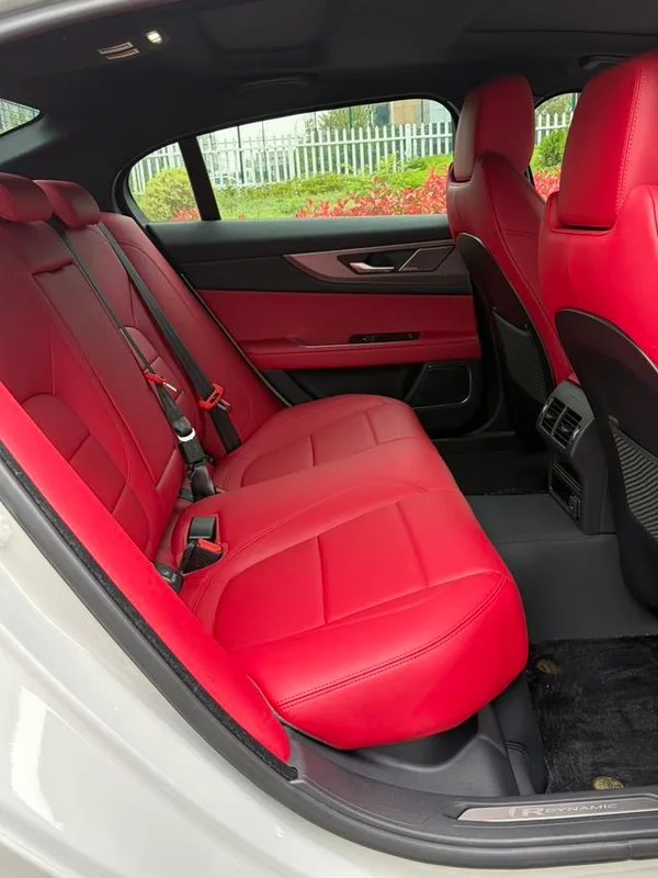 Jaguar XEL 2025 2.0T 250PS R-DYNAMIC 90 Anniversary Collector’s Edition interior photo 12 Jaguar XEL 2025 2.0T 250PS R-DYNAMIC 90 Anniversary Collector’s Edition interior photo 12
