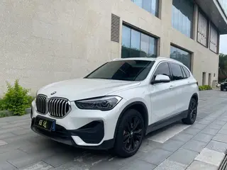 BMW X1 2022 sDrive20Li Estilo de moda