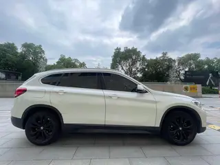 BMW X1 2022 sDrive20Li Fashionable interior photo 10
