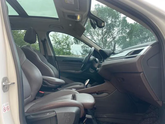 BMW X1 2022 sDrive20Li Fashionable interior photo 14