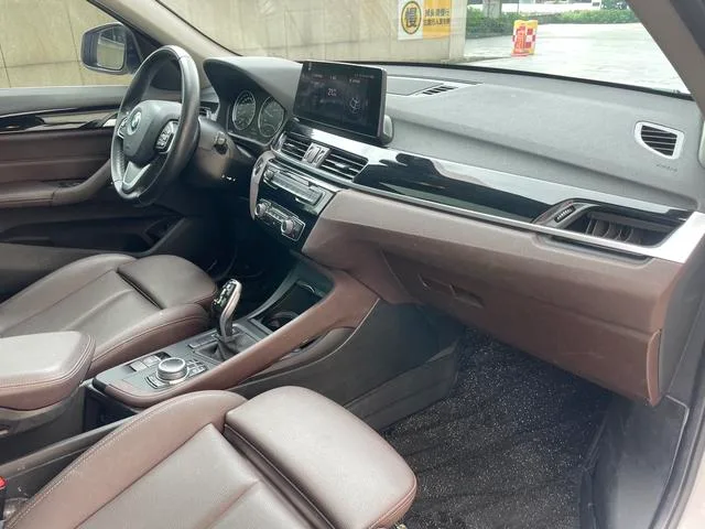BMW X1 2022 sDrive20Li Fashionable interior photo 15