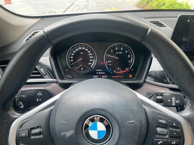 BMW X1 2022 sDrive20Li Fashionable interior photo 16