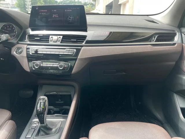 BMW X1 2022 sDrive20Li Fashionable interior photo 17