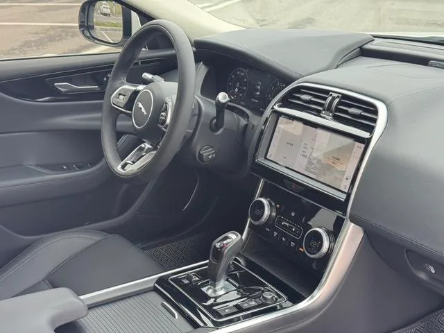 Jaguar XEL 2021 2.0T 250PS S Enterprising Elegant Edition interior photo 13 Jaguar XEL 2021 2.0T 250PS S Enterprising Elegant Edition interior photo 13