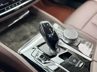 BMW 5 Series 2021 Restyling 525Li Luxury Set interior photo 10 BMW 5 Series 2021 Restyling 525Li Luxury Set interior photo 10