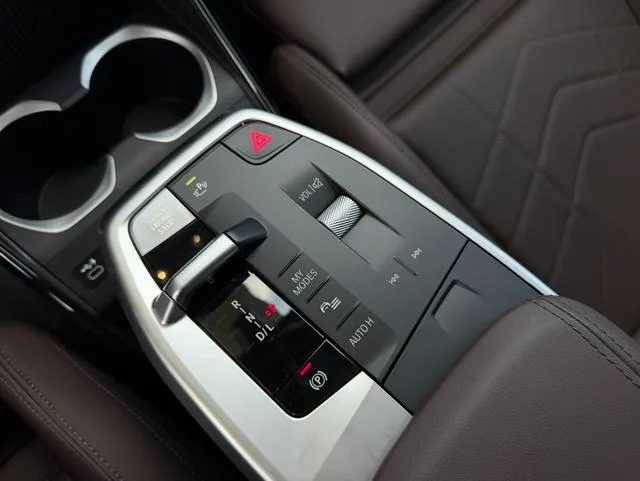 BMW X2 2024 sDrive25i M Sports suit interior photo 11 BMW X2 2024 sDrive25i M Sports suit interior photo 11