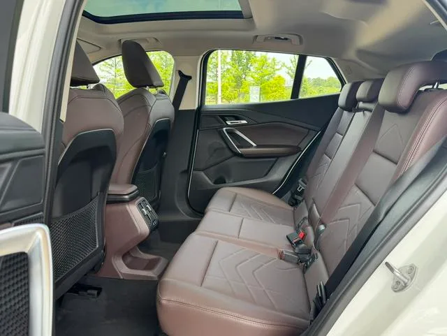 BMW X2 2024 sDrive25i M Sports suit interior photo 12 BMW X2 2024 sDrive25i M Sports suit interior photo 12