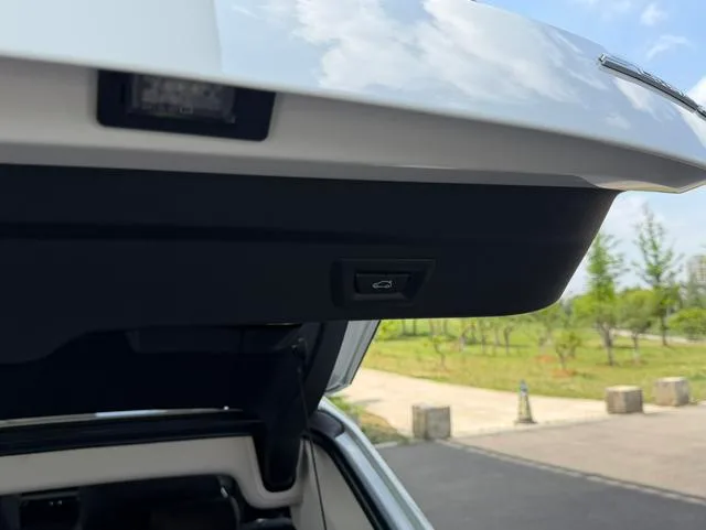 BMW X2 2024 sDrive25i M Sports suit interior photo 15 BMW X2 2024 sDrive25i M Sports suit interior photo 15
