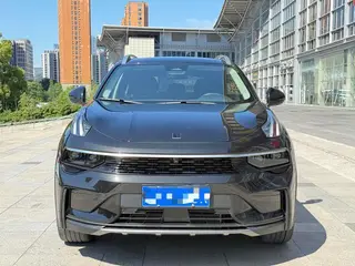 LYNK & CO 01 2023 2.0TD Tipo de tracción en dos ruedas Pro exterior foto 2 LYNK & CO 01 2023 2.0TD Tipo de tracción en dos ruedas Pro exterior foto 2
