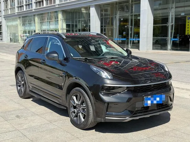 LYNK & CO 01 2023 2.0TD Tipo de tracción en dos ruedas Pro exterior foto 4 LYNK & CO 01 2023 2.0TD Tipo de tracción en dos ruedas Pro exterior foto 4