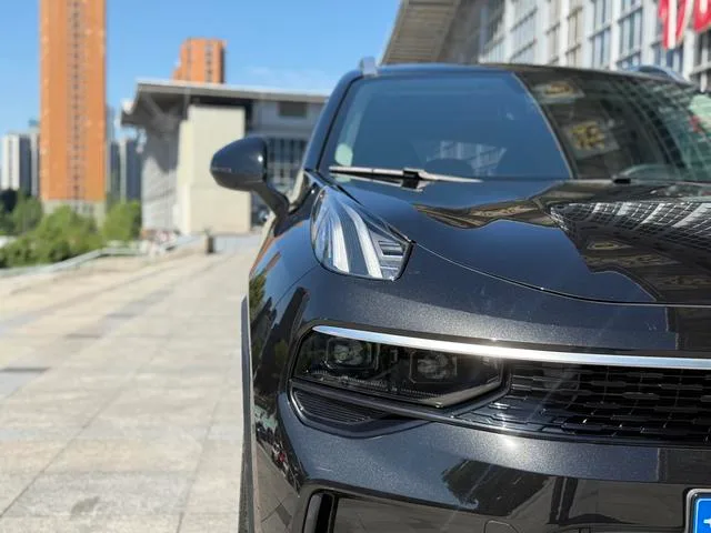LYNK & CO 01 2023 2.0TD Tipo de tracción en dos ruedas Pro exterior foto 5 LYNK & CO 01 2023 2.0TD Tipo de tracción en dos ruedas Pro exterior foto 5