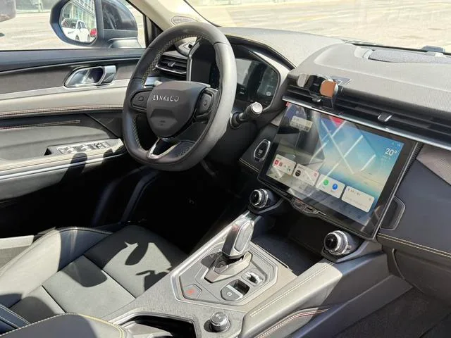 LYNK & CO 01 2023 2.0TD Tipo de tracción en dos ruedas Pro interior foto 11 LYNK & CO 01 2023 2.0TD Tipo de tracción en dos ruedas Pro interior foto 11