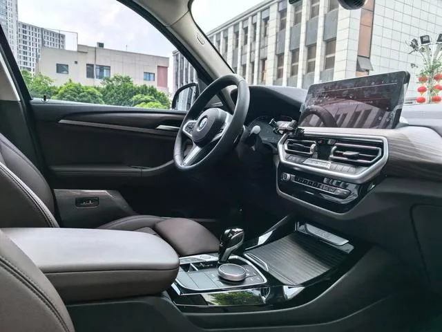 BMW X3 2022 Restyling xDrive30i Premium Class M Obsidian Night Suit interior photo 11 BMW X3 2022 Restyling xDrive30i Premium Class M Obsidian Night Suit interior photo 11