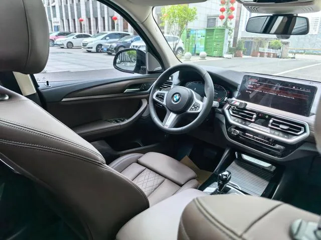 BMW X3 2022 Restyling xDrive30i Premium Class M Obsidian Night Suit interior photo 14 BMW X3 2022 Restyling xDrive30i Premium Class M Obsidian Night Suit interior photo 14
