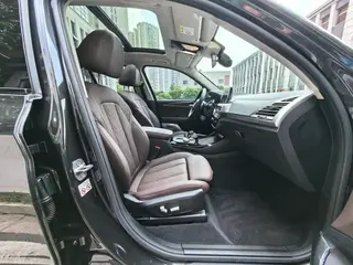 BMW X3 2022 Restyling xDrive30i Premium Class M Obsidian Night Suit interior photo 16 BMW X3 2022 Restyling xDrive30i Premium Class M Obsidian Night Suit interior photo 16