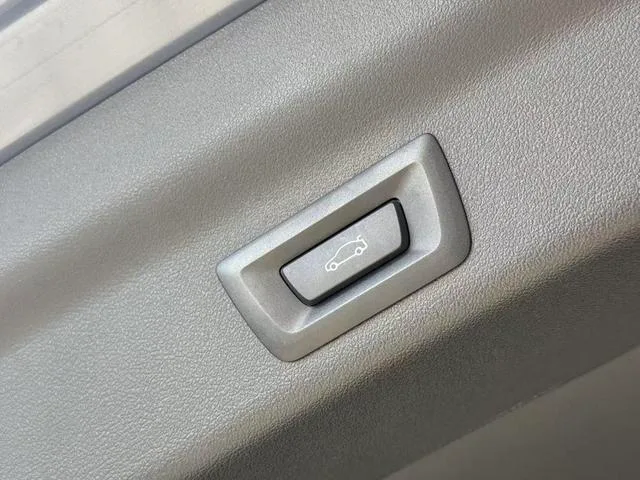 BMW X1 2023 sDrive25Li X Набор дизайна интерьер фото 8 BMW X1 2023 sDrive25Li X Набор дизайна интерьер фото 8