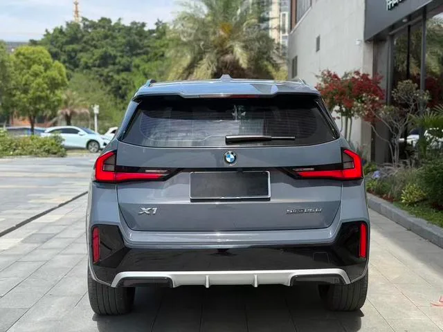 BMW X1 2023 sDrive25Li X Набор дизайна интерьер фото 12 BMW X1 2023 sDrive25Li X Набор дизайна интерьер фото 12
