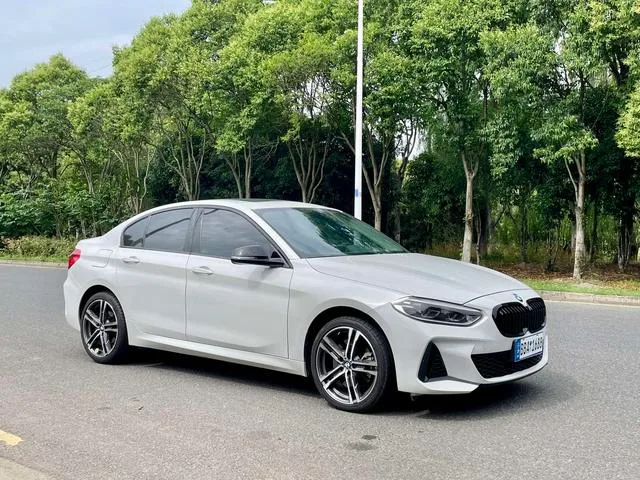 BMW 1 Series 2023 125i M Sports Obsidian Night Edition exterior photo 3 BMW 1 Series 2023 125i M Sports Obsidian Night Edition exterior photo 3