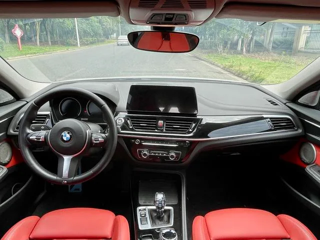 BMW 1 Series 2023 125i M Sports Obsidian Night Edition interior photo 12 BMW 1 Series 2023 125i M Sports Obsidian Night Edition interior photo 12