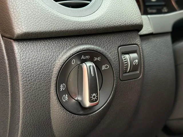 Volkswagen Tiguan 2012 2.0TSI Luxury Edition interior photo 12 Volkswagen Tiguan 2012 2.0TSI Luxury Edition interior photo 12