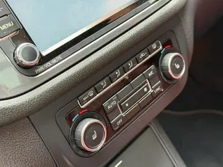 Volkswagen Tiguan 2012 2.0TSI Luxury Edition interior photo 13 Volkswagen Tiguan 2012 2.0TSI Luxury Edition interior photo 13