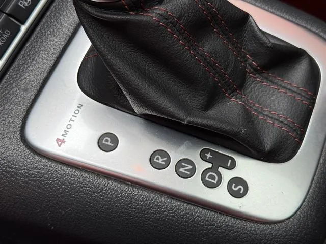 Volkswagen Tiguan 2012 2.0TSI Luxury Edition interior photo 15 Volkswagen Tiguan 2012 2.0TSI Luxury Edition interior photo 15