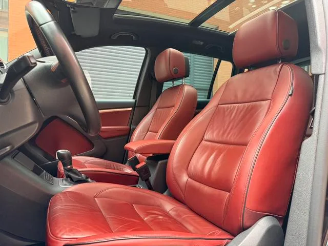 Volkswagen Tiguan 2012 2.0TSI Luxury Edition interior photo 17 Volkswagen Tiguan 2012 2.0TSI Luxury Edition interior photo 17