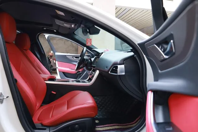 Jaguar XEL 2021 2.0T 200PS R-DYNAMIC Youth Sports Edition interior photo 6 Jaguar XEL 2021 2.0T 200PS R-DYNAMIC Youth Sports Edition interior photo 6