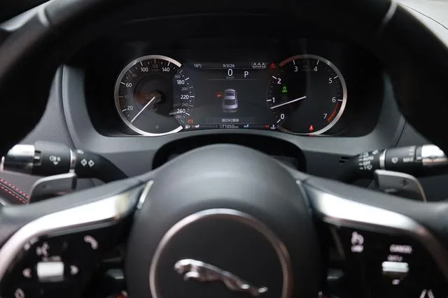 Jaguar XEL 2021 2.0T 200PS R-DYNAMIC Youth Sports Edition interior photo 9 Jaguar XEL 2021 2.0T 200PS R-DYNAMIC Youth Sports Edition interior photo 9