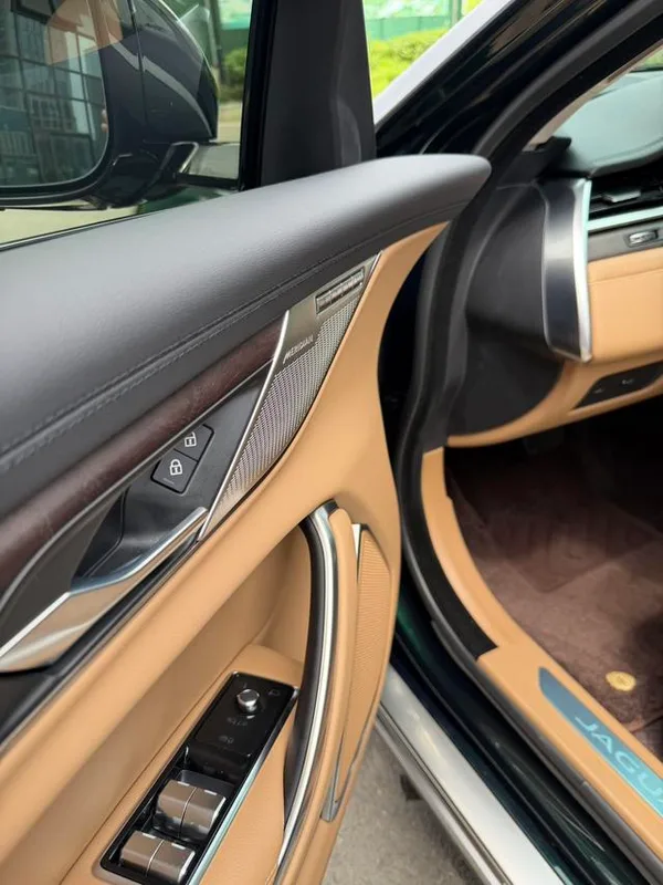 Jaguar XFL 2024 2.0T P250 Two-wheel drive exclusive deluxe edition interior photo 12 Jaguar XFL 2024 2.0T P250 Two-wheel drive exclusive deluxe edition interior photo 12