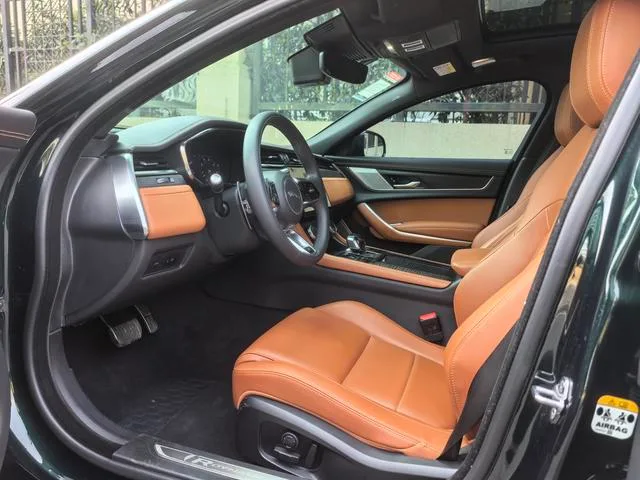 Jaguar XFL 2021 2.0T P250 Four-wheel drive obsidian black sports version interior photo 8 Jaguar XFL 2021 2.0T P250 Four-wheel drive obsidian black sports version interior photo 8