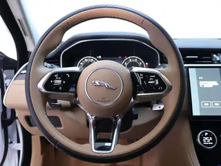 Jaguar XFL 2024 2.0T P250 Two-wheel drive exclusive deluxe edition interior photo 17 Jaguar XFL 2024 2.0T P250 Two-wheel drive exclusive deluxe edition interior photo 17
