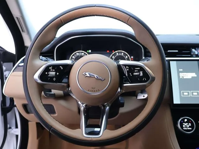 Jaguar XFL 2024 2.0T P250 Two-wheel drive exclusive deluxe edition interior photo 17 Jaguar XFL 2024 2.0T P250 Two-wheel drive exclusive deluxe edition interior photo 17