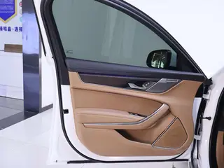 Jaguar XFL 2024 2.0T P250 Two-wheel drive exclusive deluxe edition interior photo 19 Jaguar XFL 2024 2.0T P250 Two-wheel drive exclusive deluxe edition interior photo 19