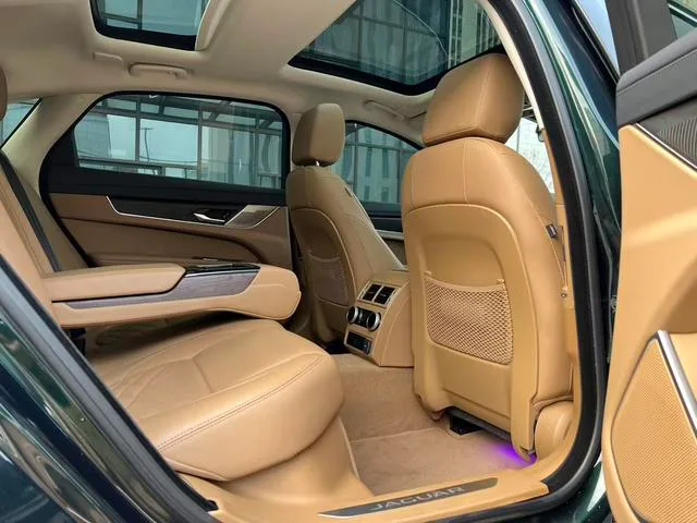 Jaguar XFL 2022 2.0T P250 Two-wheel drive exclusive deluxe edition interior photo 6 Jaguar XFL 2022 2.0T P250 Two-wheel drive exclusive deluxe edition interior photo 6