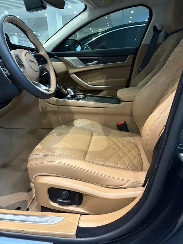Jaguar XFL 2022 2.0T P250 Two-wheel drive exclusive deluxe edition interior photo 9 Jaguar XFL 2022 2.0T P250 Two-wheel drive exclusive deluxe edition interior photo 9