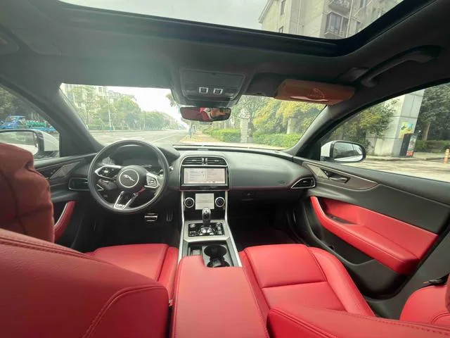 Jaguar XEL 2024 2.0T 250PS R-DYNAMIC S Enterprising Sports Edition interior photo 8 Jaguar XEL 2024 2.0T 250PS R-DYNAMIC S Enterprising Sports Edition interior photo 8
