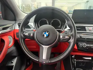 BMW X2 2021 sDrive25i M Спортивный костюм интерьер фото 10