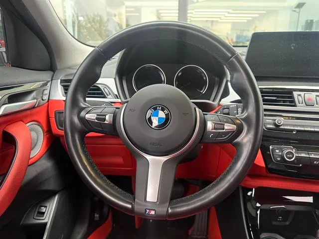 BMW X2 2021 sDrive25i M Спортивный костюм интерьер фото 10