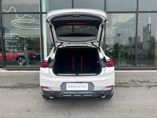 BMW X2 2021 sDrive25i M Спортивный костюм интерьер фото 14